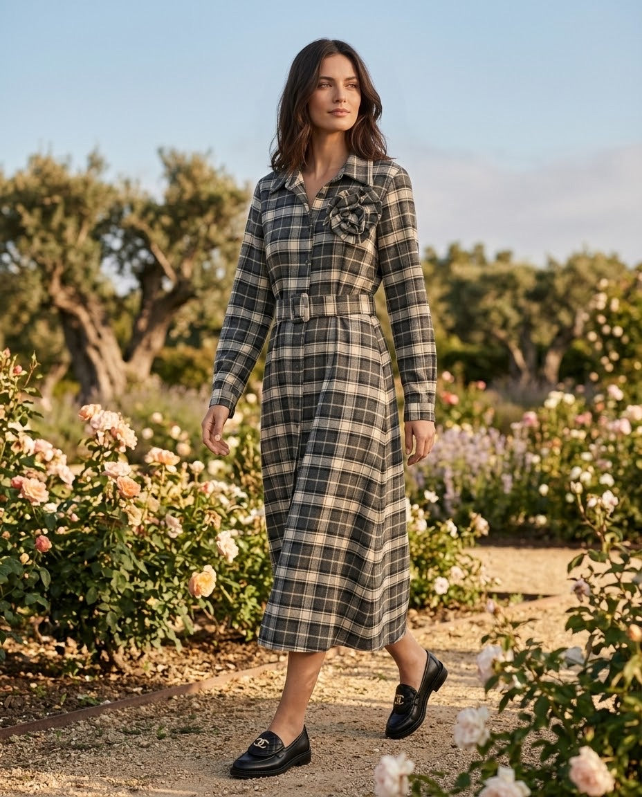 Robe Chemise Carreaux Gris et Écru Broche Fleur Amovible, La Garde-Robe de Nina - vue 1
