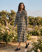 Robe Chemise Carreaux Gris et Écru Broche Fleur Amovible, La Garde-Robe de Nina - vue 1