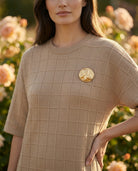 Robe Maille Carreaux Broche Amovible Camel, La Garde-Robe de Nina - vue 3
