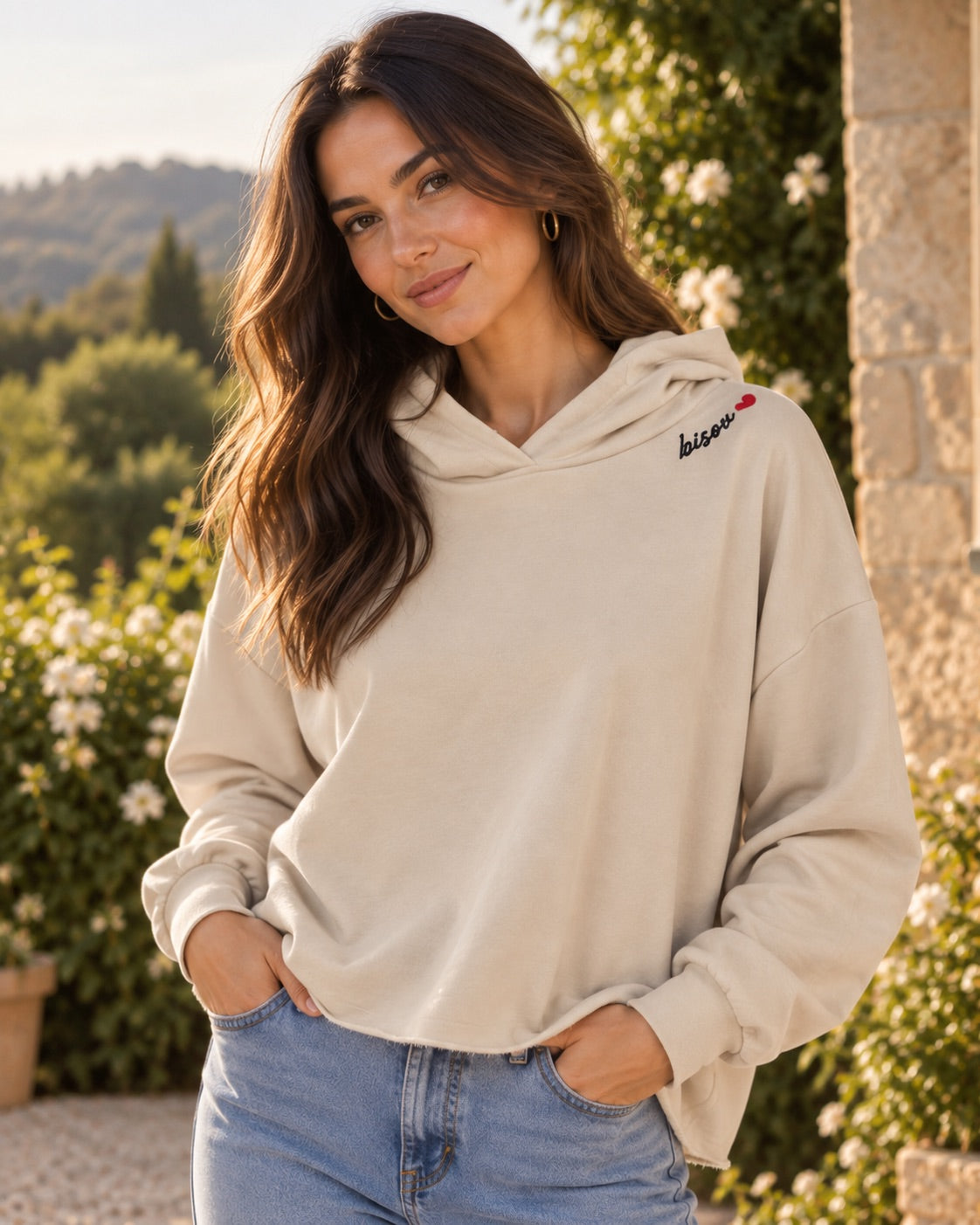 Sweat à Capuche Brodé Bisou Beige, La Garde-Robe de Nina - vue 1